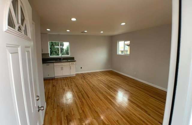 4606 Greenwood Place Gallery 2
