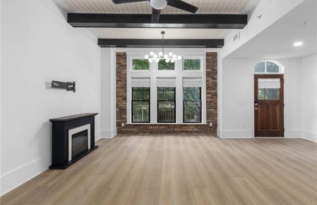 1834 Gordon Manor NE Gallery 4