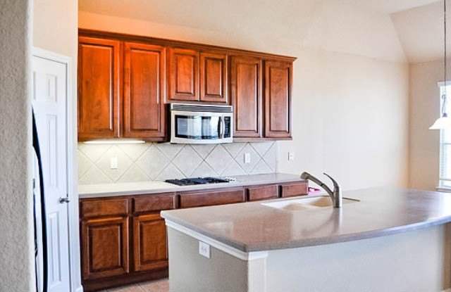 518 WHITE CYN Gallery 4