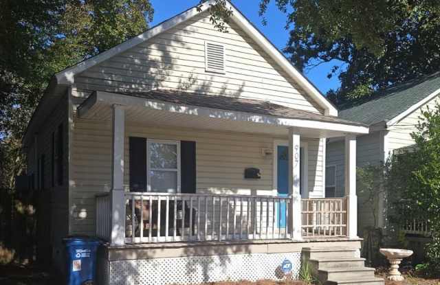 2 Bedroom Home with Large Backyard Deck photos photos 2 Bedroom Home with Large Backyard Deck photos photos