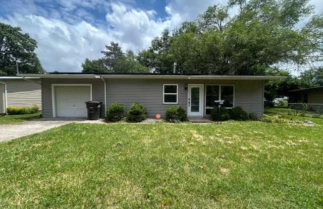 Charming 3 Bedroom Home with Garage & Fenced Yard photos photos