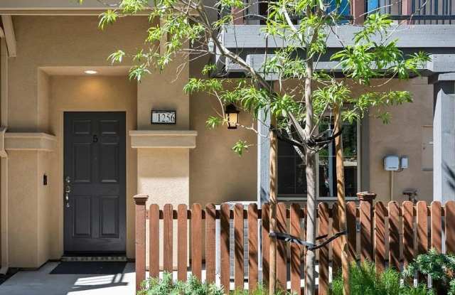 Spacious 5-Bedroom Home with Room to Live, Work & Relax photos photos