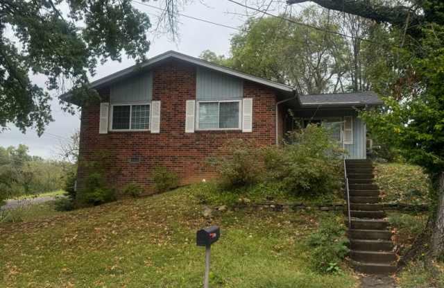 Knoxville 37930 - Spacious 3 Bedroom, 1.5 Bath Home in a convenient Knoxville Location! - Contact Lisa Vineyard (865) 216-9334 Gallery 1