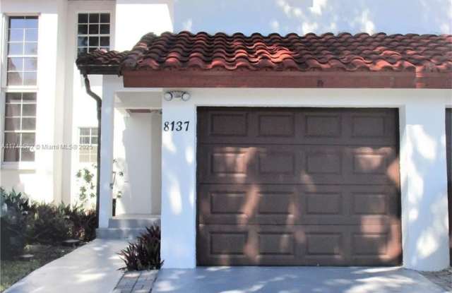 8137 SW 208th Ter Gallery 3