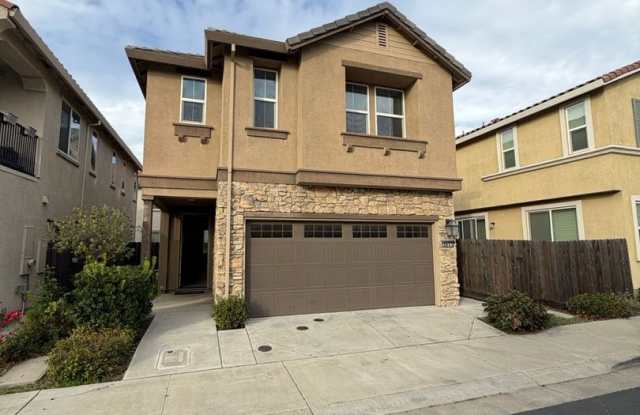 3 bedroom | 2.5 bathroom | Single family home in North Natomas photos photos