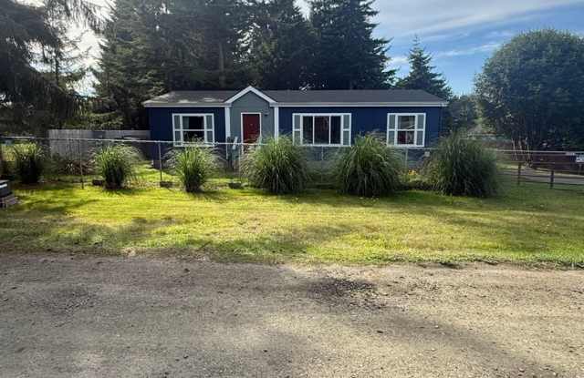 Spacious 3-Bedroom Home Near Charleston Marina with Fully Fenced Yard Gallery 1