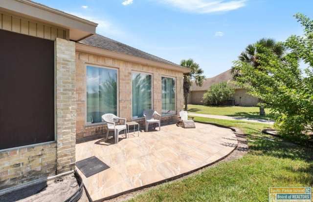 2 Bethpage Dr. Gallery 2