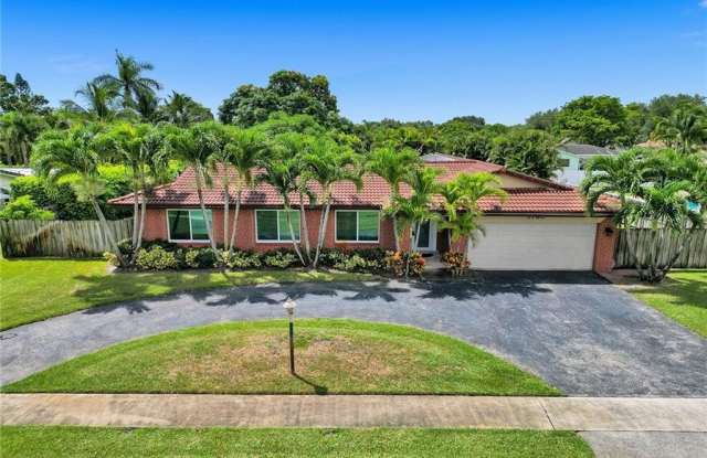 5760 SW 7th St photos photos