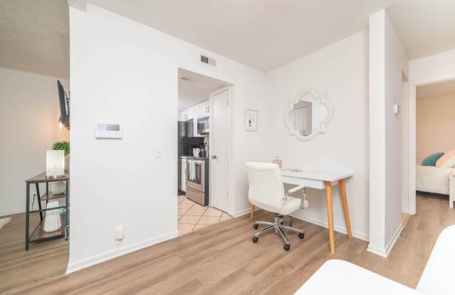 Camelot Apartments Gallery 4