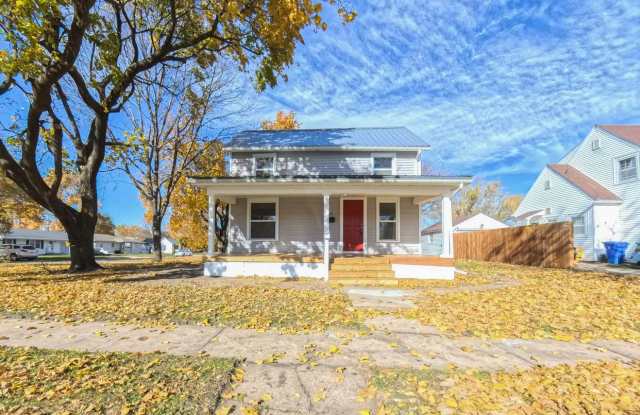 Newly remodeled 3 bedroom 1 bathroom home-Located in Jefferson - 300 East Washington Street, Jefferson, IA 50129