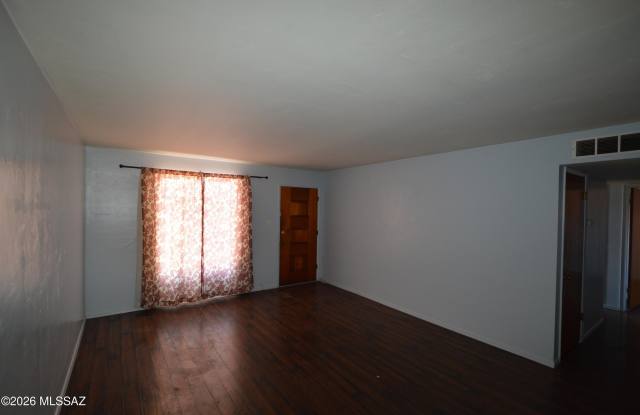 5812 E 35th Street Gallery 2
