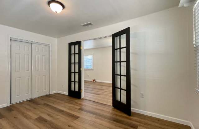 Charming 2 Bedroom, 2 Bathroom Bungalow with Garage and Fenced Backyard near Downtown SLO Gallery 4
