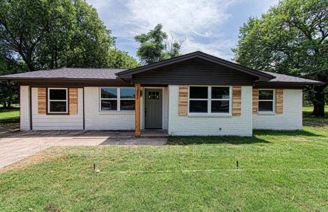 551 E. Burks St Pilot Point, TX 76258 photos photos