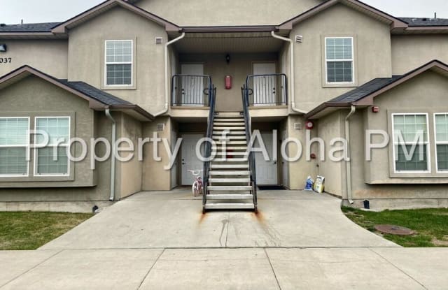 1037 W. Pine Ave photos photos