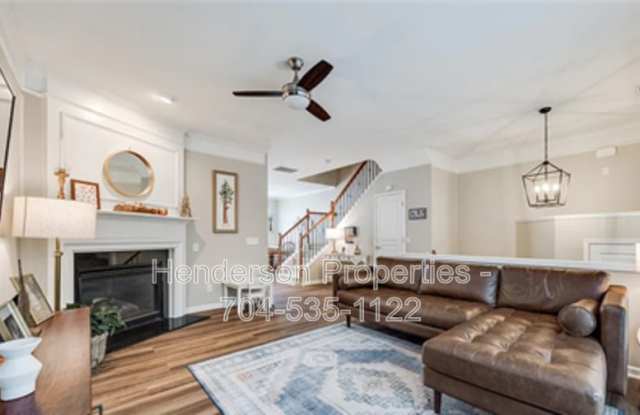 920 Lyndley Dr photos photos