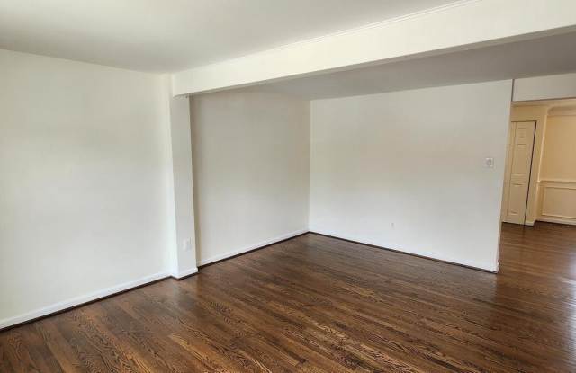 13592 BENTLEY Circle Gallery 3