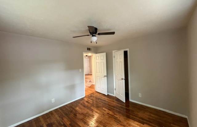 Room in 2 Bedroom Home in West End photos photos Room in 2 Bedroom Home in West End photos photos