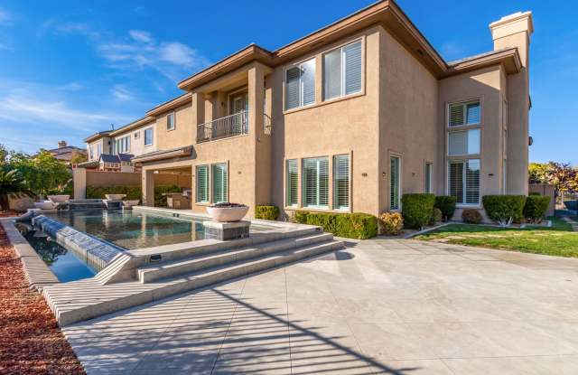 BEAUTIFUL QUEENSRIDGE HIGHLY UPGRADED HOME BY CHRISTOPHER HOMES photos photos