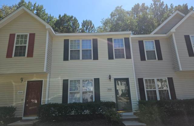 Charming 2br/2.5ba townhome in S Raleigh! Avail Now! Gallery 1