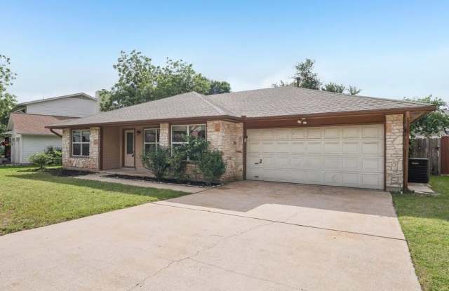 4 Bed / 3 Bth with a great backyard Gallery 1