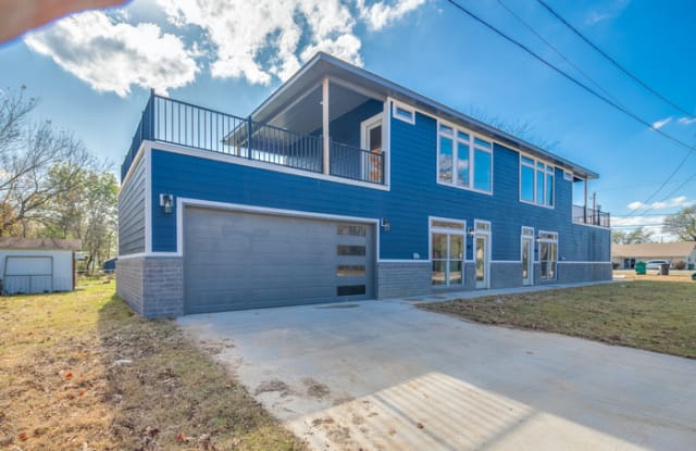 402 East Hemlock Street - 402 E Hemlock St, Rogers, AR 72756