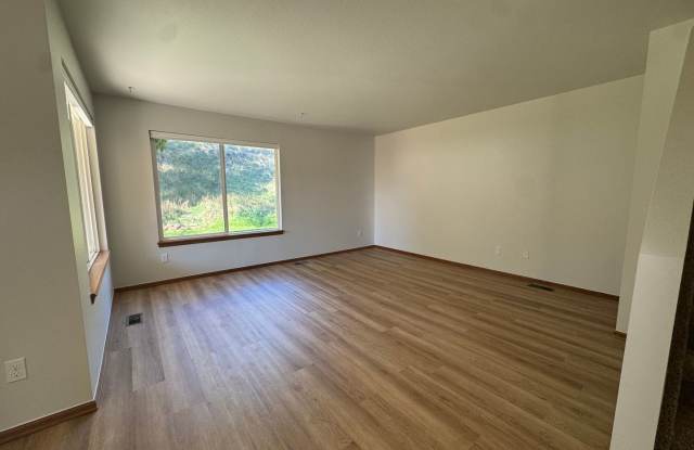 Beautifully Updated 2-Bedroom Townhome in Old Colorado City! Gallery 3