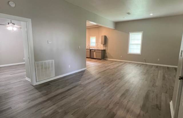 2915 Magnolia Street photos photos