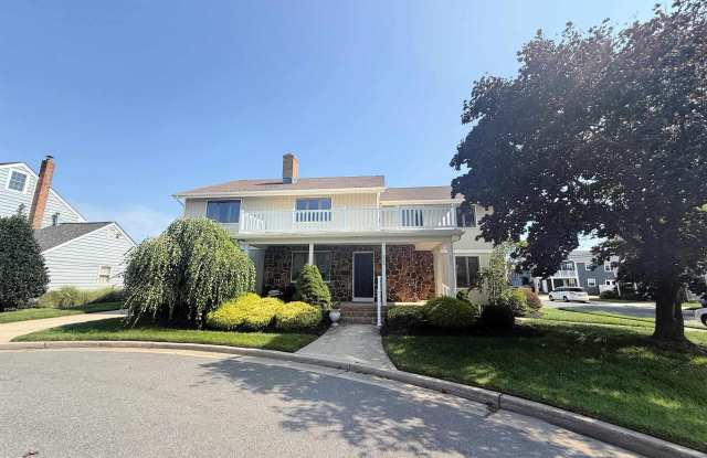 303 Windsor Dr Gallery 1