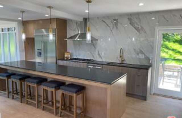 15434 Mulholland Drive Gallery 3