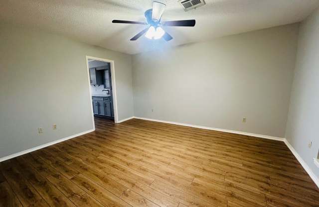 Perfectly Placed Duplex Gallery 4