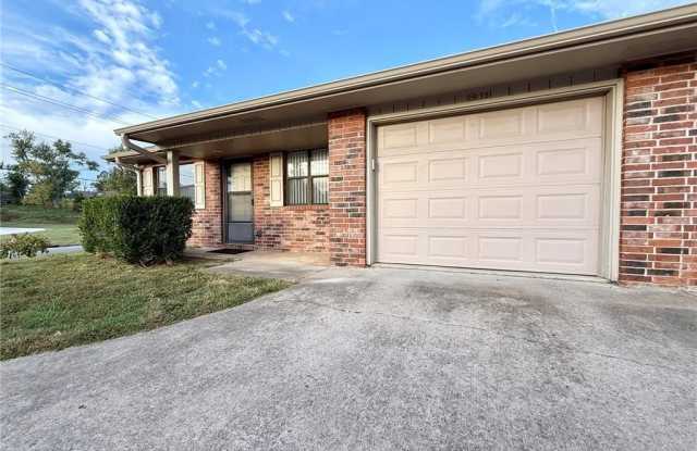 2613  W Oak  ST - 2613 West Oak Street, Rogers, AR 72758