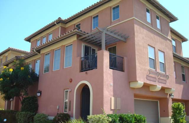 $3200 - Upgraded 2 bedroom 2 bath, 1735 sq ft townhouse in Mission Valley - 2833 Piantino Circle, San Diego, CA 92108