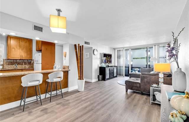 830 NW 87th Ave - 830 Northwest 87th Avenue, Fountainebleau, FL 33172