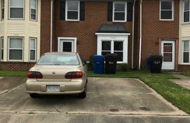 3 Bedroom Townhouse in Virginia Beach photos photos