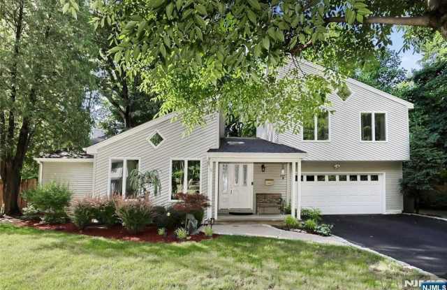 69 Pittis Avenue photos photos