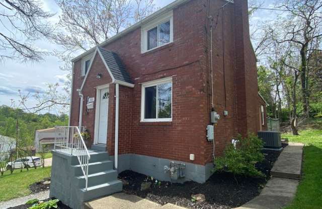 Spacious 3 bed, 1.5 bath single family home with central air - Verona, PA photos photos