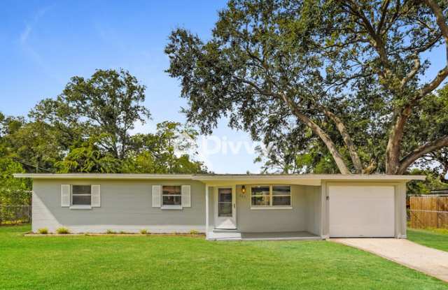 327 Bonnlyn Drive - 327 Bonnlyn Drive, Bellair-Meadowbrook Terrace, FL 32073