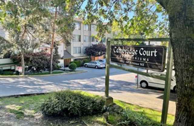 1 Bedroom Condo Available with washer/dryer and parking - 9512 1st Avenue Northeast, Seattle, WA 98115