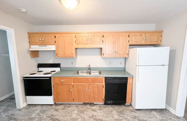 2 Bedroom 1 Bathroom Home with large backyard Gallery 4