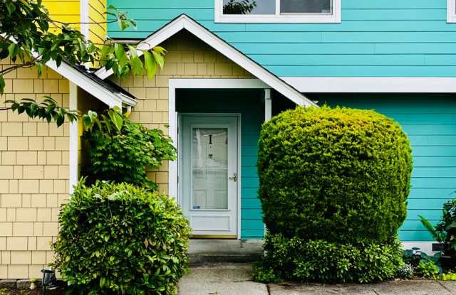 Adorable Townhouse Located in Downtown Poulsbo! - 155 Northeast Myreboe Street, Poulsbo, WA 98370