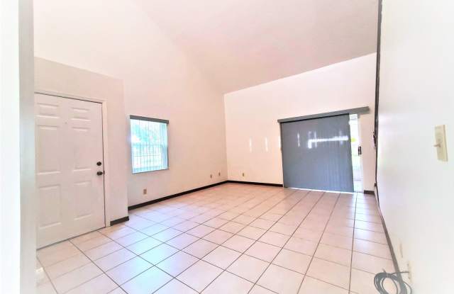 Corner Lot Townhome For Rent in The Willows, a Peaceful 55+ Community in the Heart of Clermont! Gallery 4