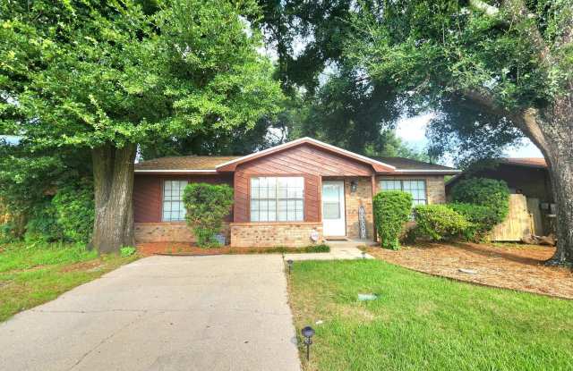 Charming 3 Bed, Brick Home Nestled in the Heart of Pensacola - 6454 Chicago Avenue, Bellview, FL 32526