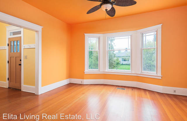 4755 Thackeray Pl. NE Gallery 4