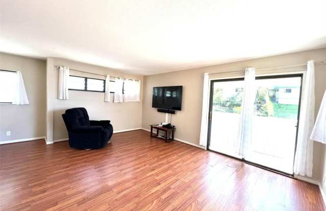 3br/2.5ba with garage, yard, solar panels in Aiea Heights! Pets Negotiable! Gallery 4
