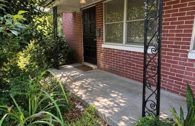 1832 E ROBINSON Street Gallery 1
