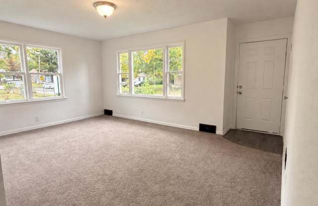 Spacious 3 bedroom home. Section 8 accepted Gallery 4