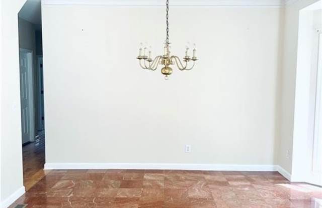 811 Valley Drive Gallery 3