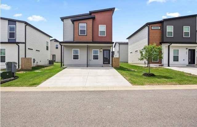 BEAUTIFUL 3 Bedroom 2.5 Bath 2-story home located in Bentonville!!!! photos photos
