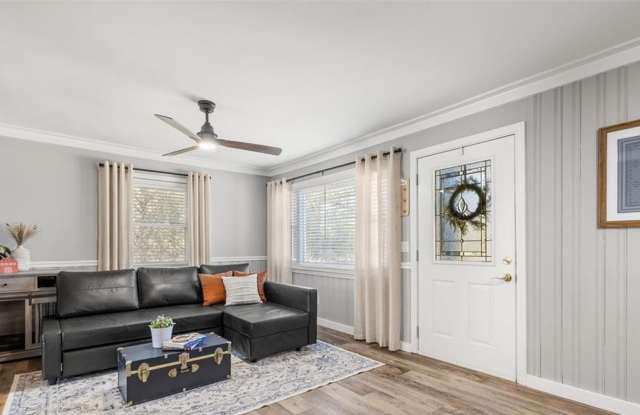 Beautiful Home with tons of land Gallery 2