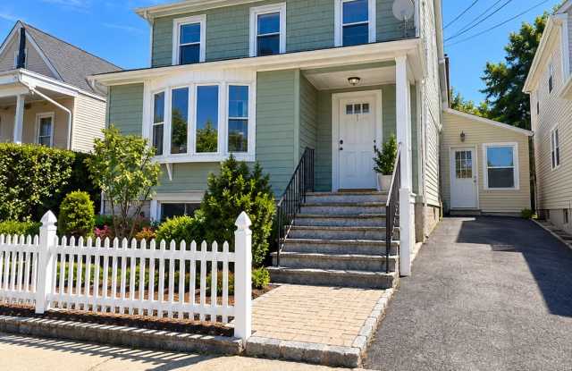 249 N Macquesten Pkwy Gallery 1